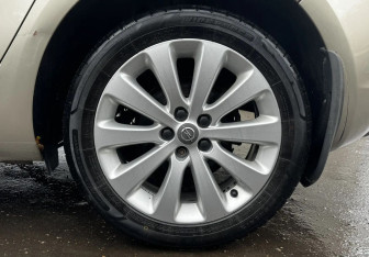 Подержанный автомобиль Opel Astra Hatchback 2011 года (13 фото)