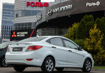 Подержанный автомобиль Hyundai Solaris Sedan 2011 года (4 фото)