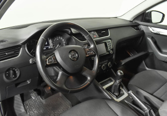 Подержанный автомобиль Skoda Octavia Liftback 2014 года (11 фото)