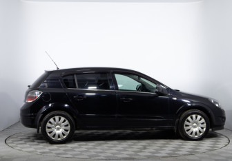 Подержанный автомобиль Opel Astra Hatchback 2010 года (4 фото)