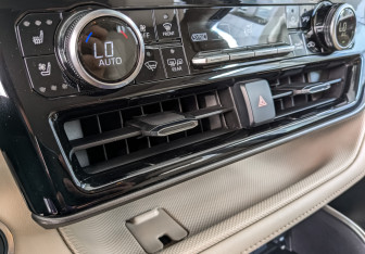 Подержанный автомобиль Toyota Highlander 2021 года (26 фото)