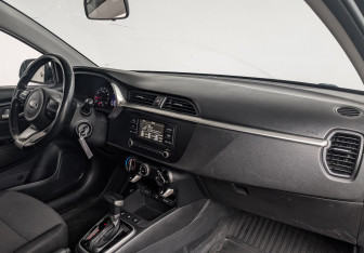 Подержанный автомобиль Kia Rio Hatchback 2021 года (12 фото)