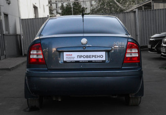 Подержанный автомобиль Skoda Octavia Liftback 2008 года (5 фото)