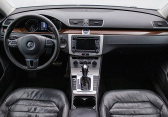 Подержанный автомобиль Volkswagen Passat Wagon 2013 года (13 фото)