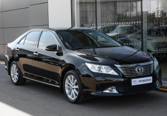 Подержанный автомобиль Toyota Camry Sedan 2014 года (3 фото)