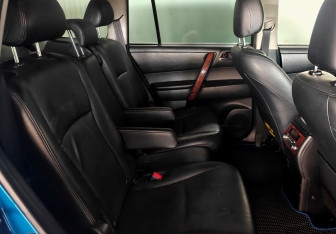 Подержанный автомобиль Toyota Highlander 2011 года (10 фото)