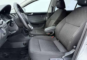 Подержанный автомобиль Skoda Rapid Liftback 2017 года (10 фото)