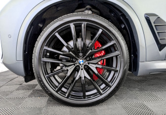 Подержанный автомобиль BMW X5 2025 года (18 фото)