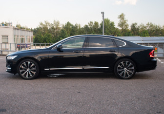Подержанный автомобиль Volvo S90 2021 года (8 фото)
