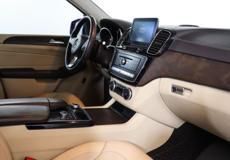 Подержанный автомобиль Mercedes-Benz GLE 2017 года (9 фото)