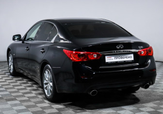 Подержанный автомобиль Infiniti Q50 2017 года (7 фото)