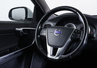 Подержанный автомобиль Volvo S60 2012 года (12 фото)