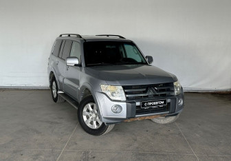 Подержанный автомобиль Mitsubishi Pajero 2011 года (3 фото)