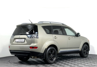 Подержанный автомобиль Mitsubishi Outlander 2008 года (5 фото)