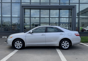 Подержанный автомобиль Toyota Camry Sedan 2011 года (4 фото)