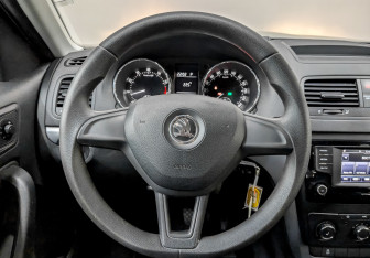 Подержанный автомобиль Skoda Yeti 2017 года (20 фото)