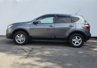 Подержанный автомобиль Nissan Qashqai 2011 года (8 фото)
