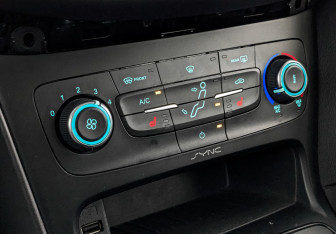 Подержанный автомобиль Ford Focus Hatchback 2018 года (21 фото)