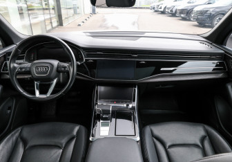Подержанный автомобиль Audi Q7 2020 года (13 фото)