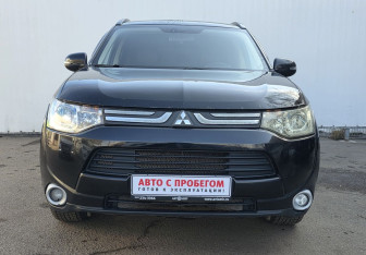 Подержанный автомобиль Mitsubishi Outlander 2013 года (2 фото)