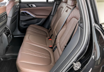 Подержанный автомобиль BMW X6 2020 года (12 фото)