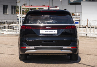 Подержанный автомобиль Kia Carnival 2021 года (7 фото)