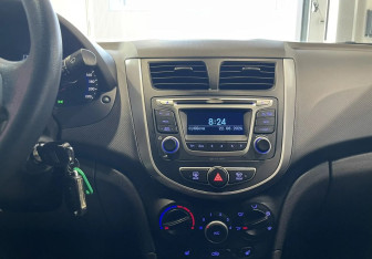 Подержанный автомобиль Hyundai Solaris Sedan 2014 года (14 фото)