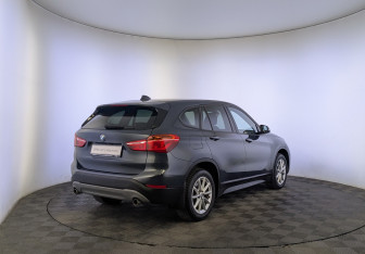 Подержанный автомобиль BMW X1 2018 года (6 фото)