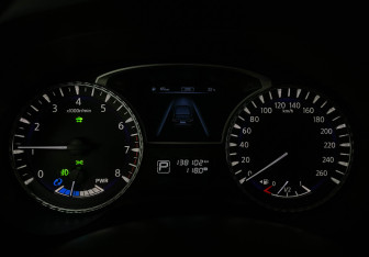 Подержанный автомобиль Infiniti QX60 2014 года (11 фото)