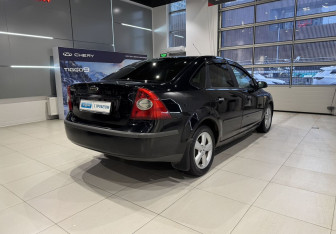 Подержанный автомобиль Ford Focus Sedan 2006 года (4 фото)