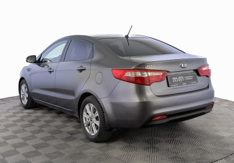 Подержанный автомобиль Kia Rio Sedan 2013 года (7 фото)