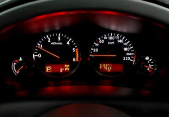 Подержанный автомобиль Nissan Pathfinder 2011 года (13 фото)