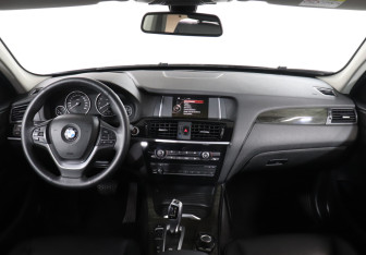 Подержанный автомобиль BMW X3 2016 года (12 фото)