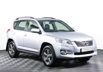Подержанный автомобиль Toyota RAV4 2012 года (3 фото)