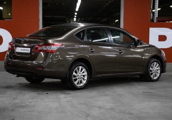 Подержанный автомобиль Nissan Sentra Sedan 2015 года (5 фото)