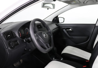 Подержанный автомобиль Volkswagen Polo Sedan 2019 года (9 фото)