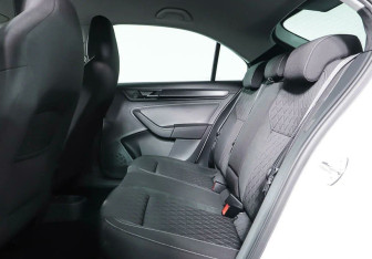 Подержанный автомобиль Skoda Rapid Liftback 2021 года (17 фото)