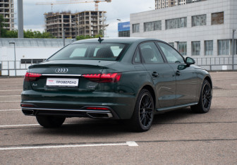 Подержанный автомобиль Audi A4 Sedan 2021 года (5 фото)