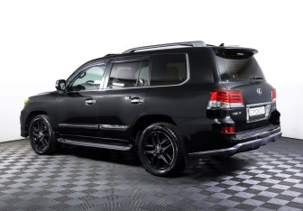 Подержанный автомобиль Lexus LX 2014 года (7 фото)