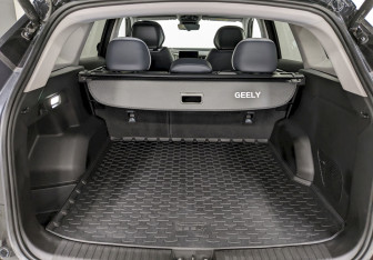 Подержанный автомобиль Geely Atlas 2024 года (10 фото)