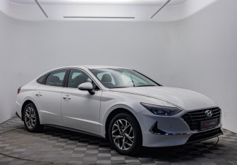 Подержанный автомобиль Hyundai Sonata 2021 года (3 фото)
