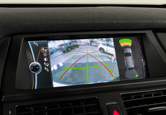 Подержанный автомобиль BMW X5 2011 года (16 фото)