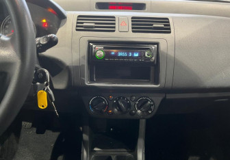 Подержанный автомобиль Suzuki Swift Hatchback 2008 года (16 фото)