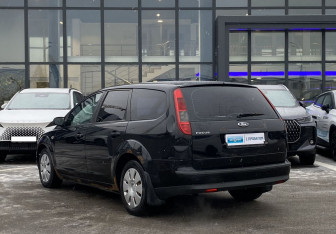 Подержанный автомобиль Ford Focus Wagon 2006 года (7 фото)