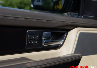 Подержанный автомобиль Land Rover Range Rover Sport 2010 года (8 фото)