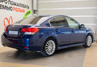 Подержанный автомобиль Subaru Legacy Sedan 2011 года (4 фото)