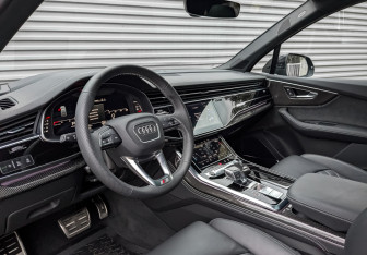 Подержанный автомобиль Audi Q7 2024 года (16 фото)