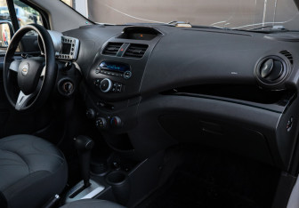 Подержанный автомобиль Chevrolet Spark 2012 года (7 фото)