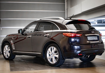 Подержанный автомобиль Infiniti FX 2013 года (6 фото)