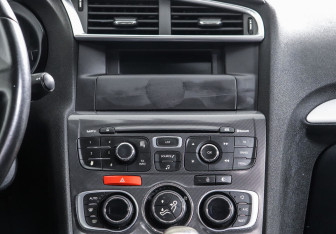 Подержанный автомобиль Citroen C4 Sedan 2014 года (8 фото)